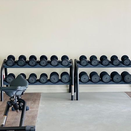 Noom Hotel Abidjan Plateau Exterior photo Dumbbell rack