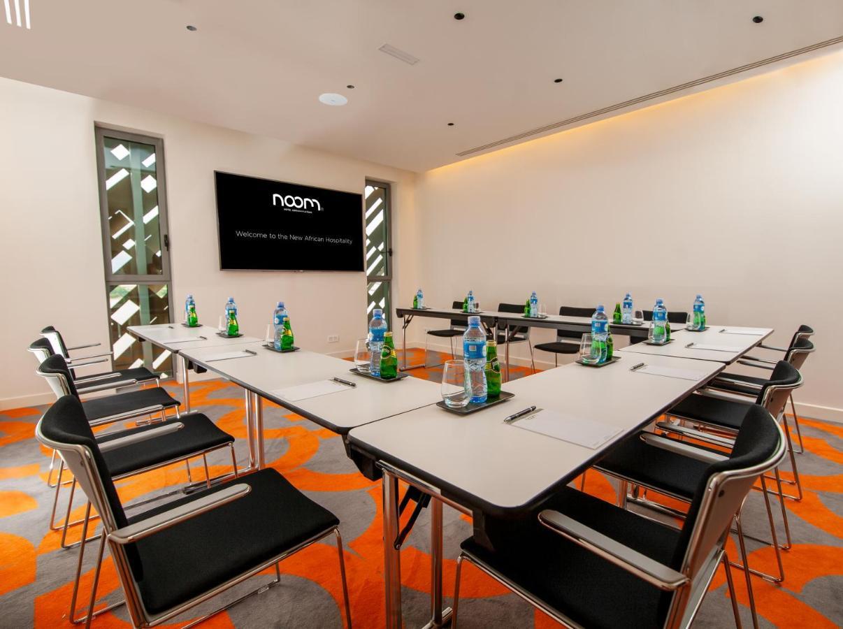 Noom Hotel Abidjan Plateau Exterior photo Meeting room