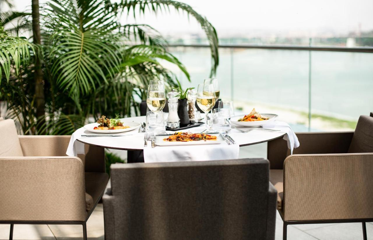 Noom Hotel Abidjan Plateau Exterior photo The Terrace