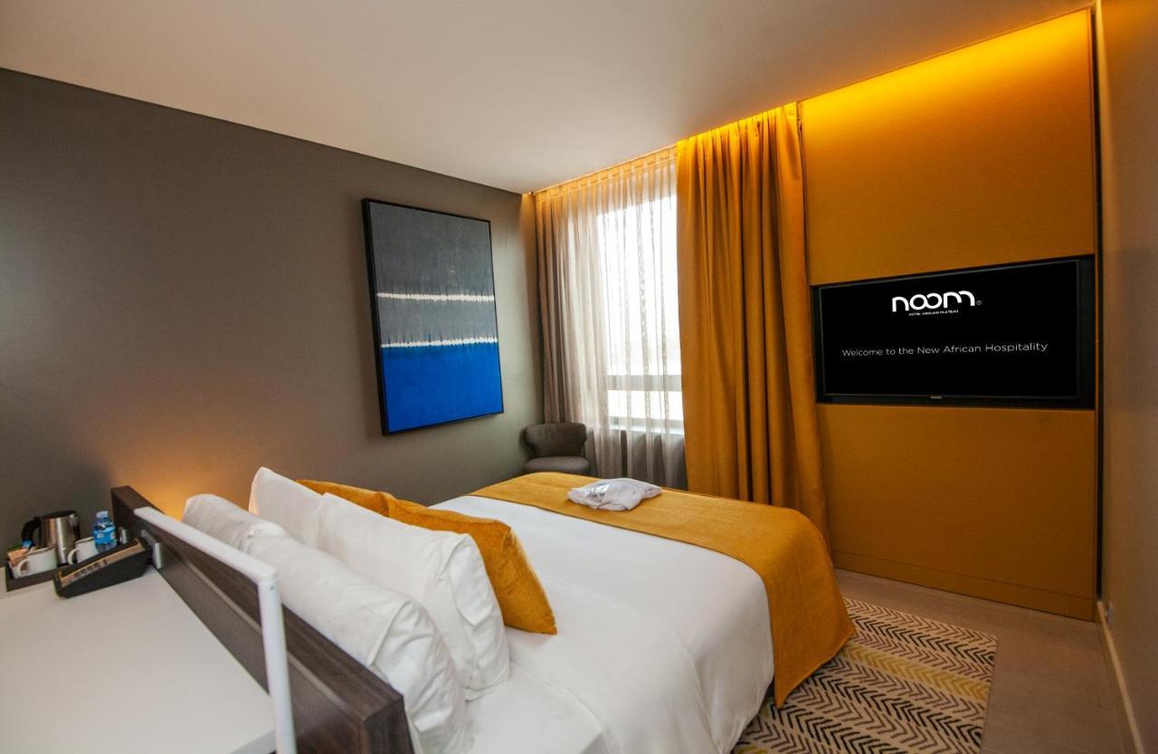 Noom Hotel Abidjan Plateau Exterior photo A room at the hotel