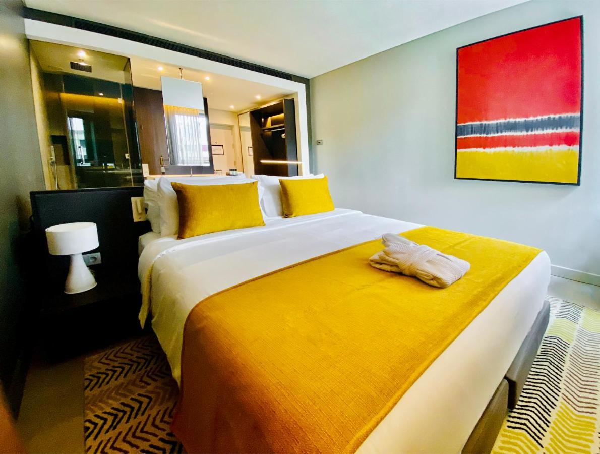 Noom Hotel Abidjan Plateau Exterior photo A bedroom at the hotel