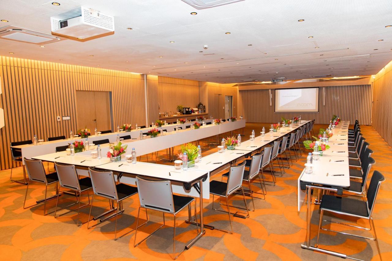 Noom Hotel Abidjan Plateau Exterior photo Meeting room