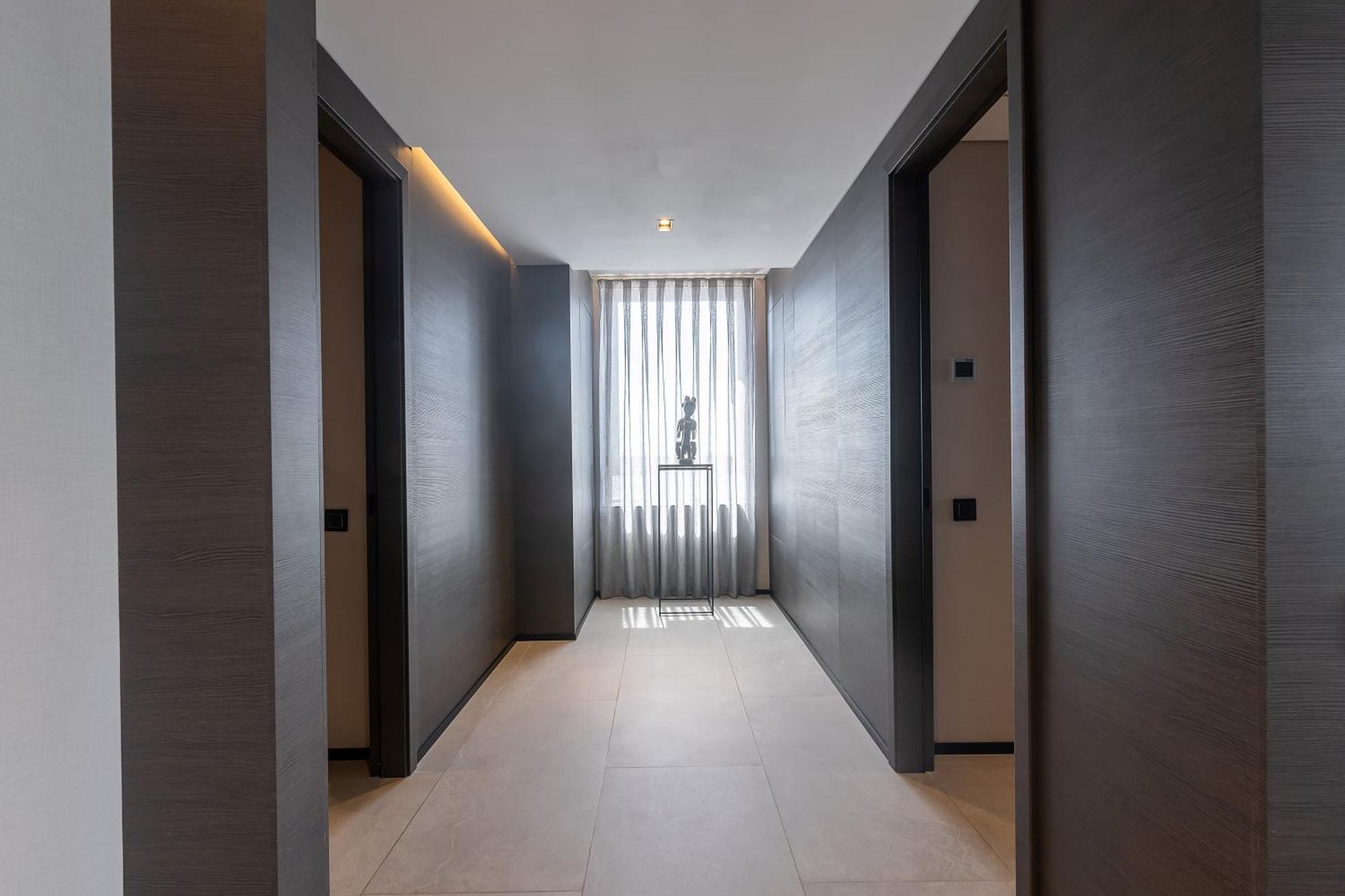 Noom Hotel Abidjan Plateau Exterior photo Interior of the hotel