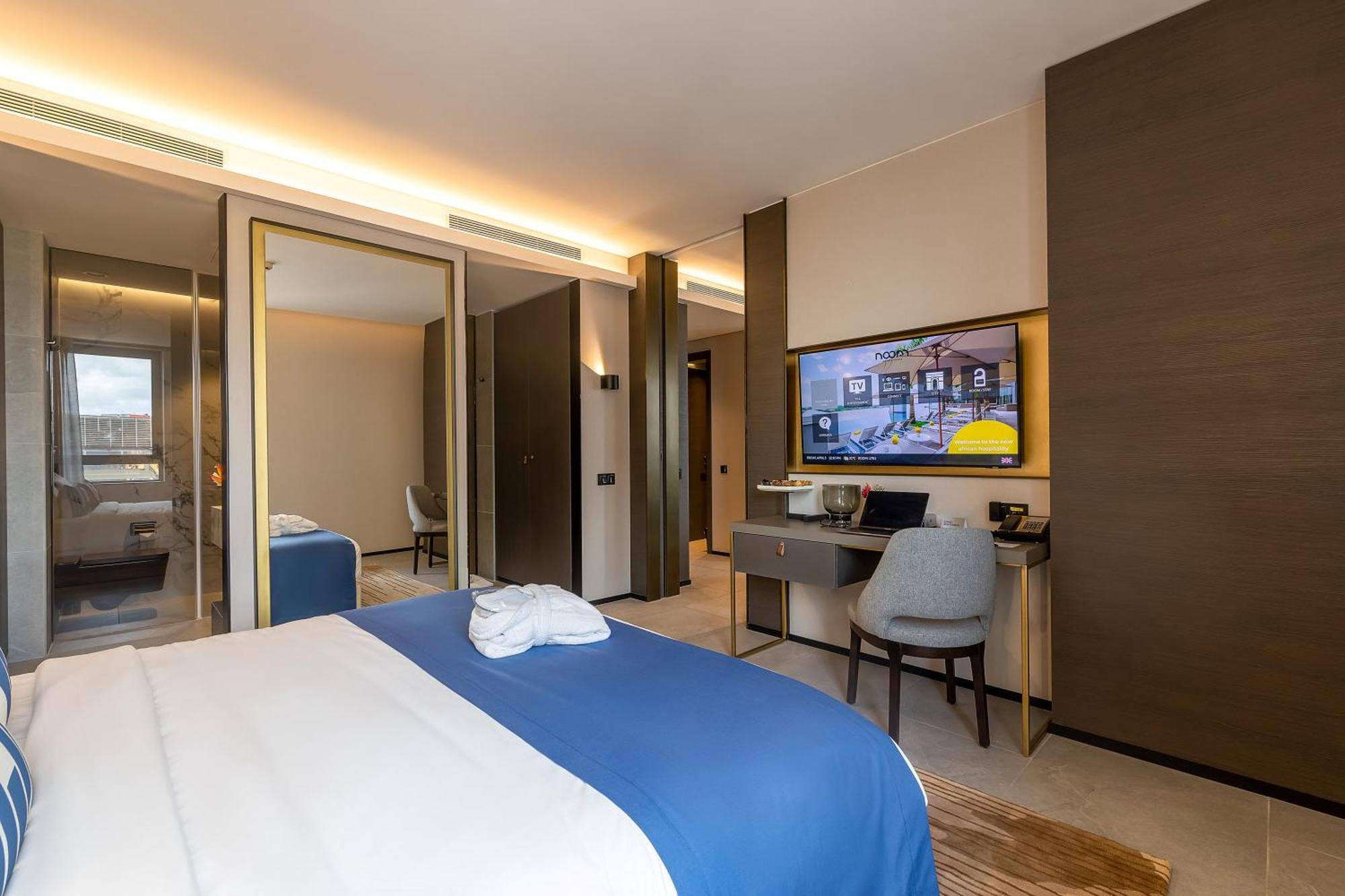 Noom Hotel Abidjan Plateau Exterior photo Deluxe Room