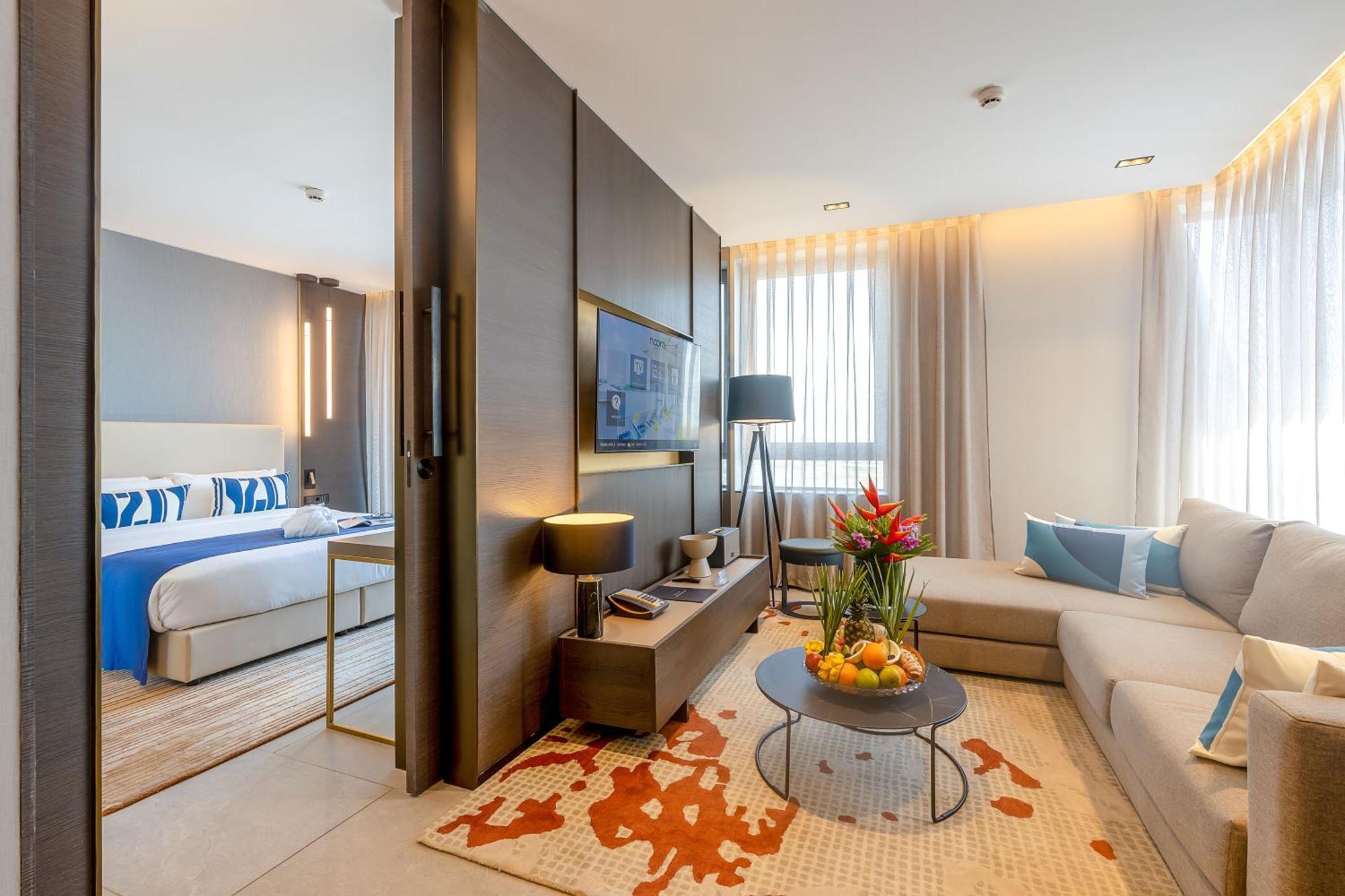 Noom Hotel Abidjan Plateau Exterior photo Suite