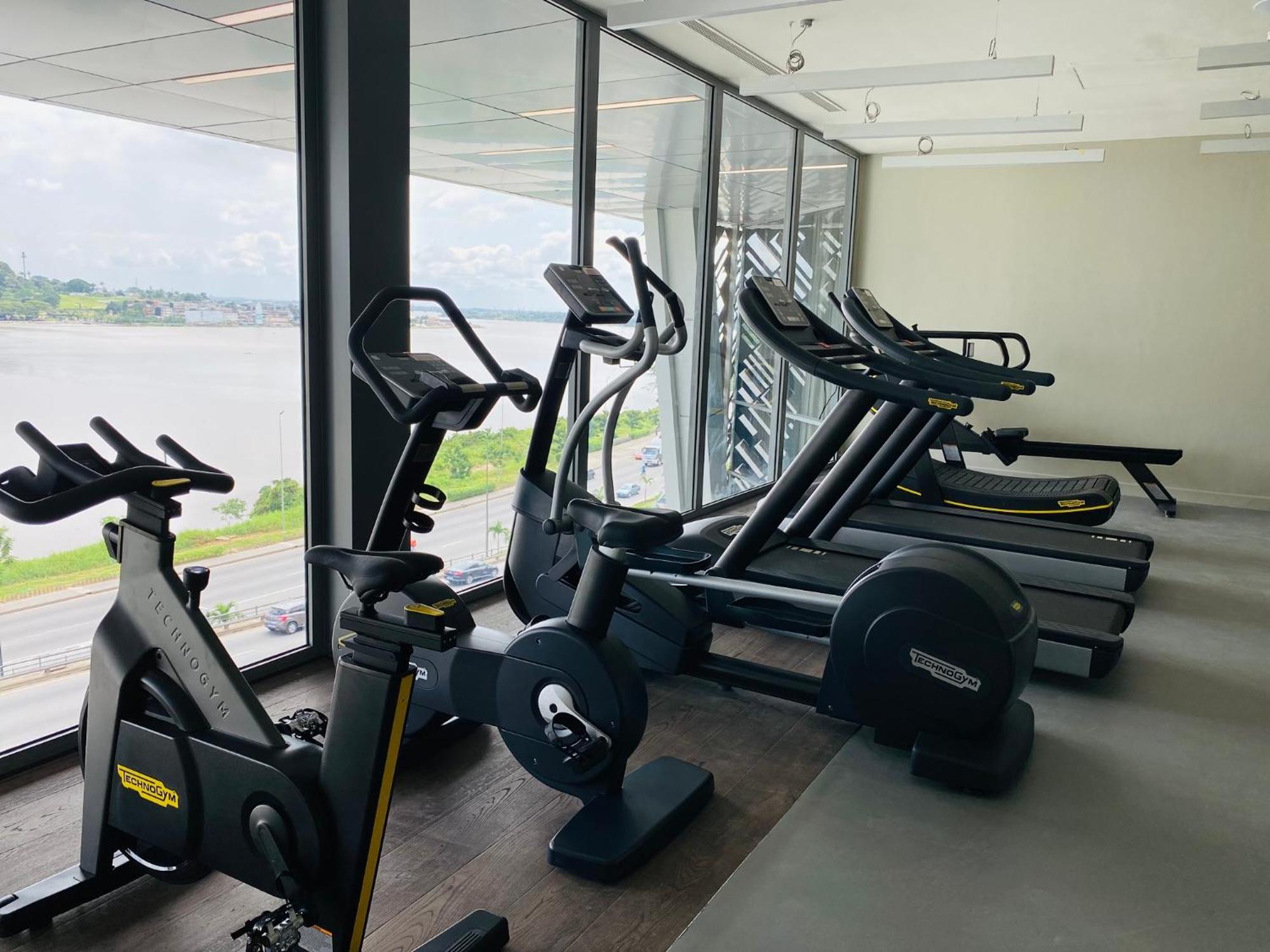 Noom Hotel Abidjan Plateau Exterior photo The gym at the hotel