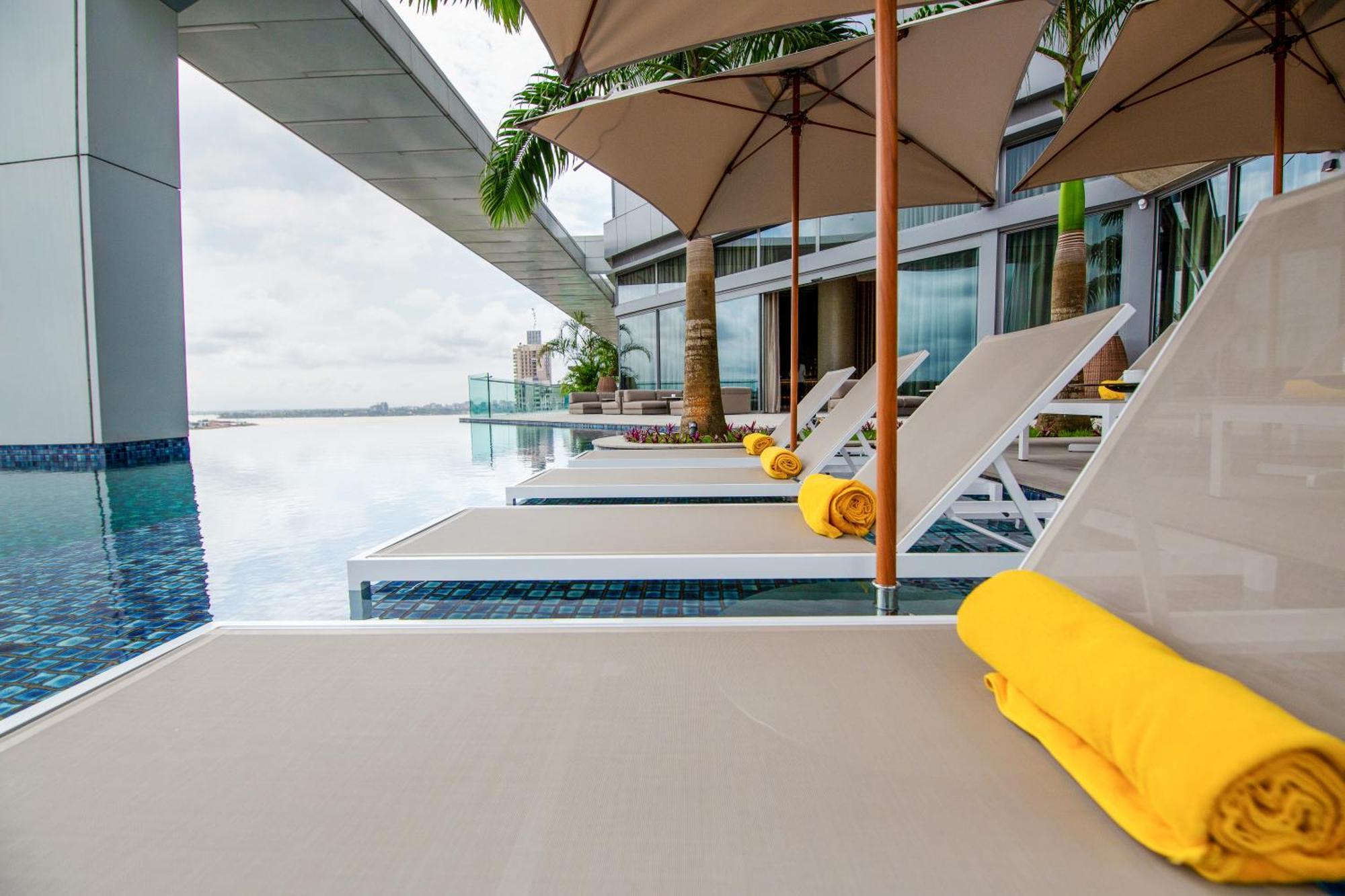 Noom Hotel Abidjan Plateau Exterior photo The swimming pool at the hotel